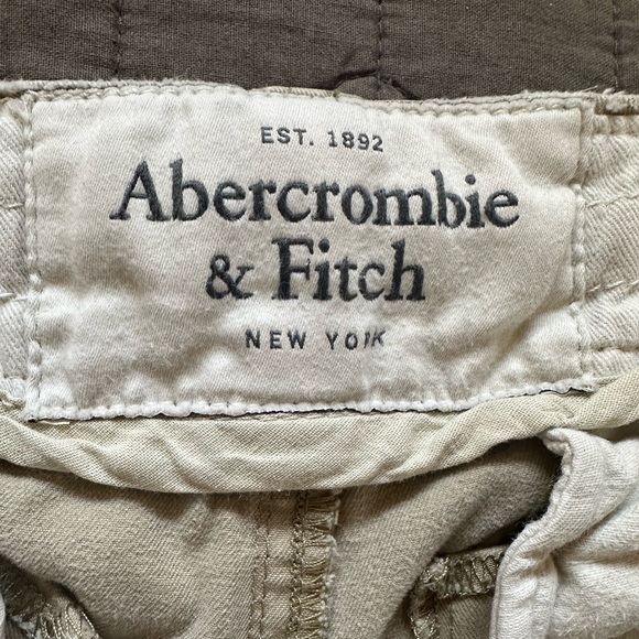 Abercrombie & Fitch khaki button up shorts - Picture 5 of 7
